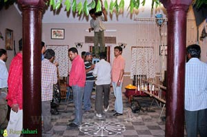 Raja, Rajeev Kanakala, Siva Balaji, Archana, Saloni, Suhasini