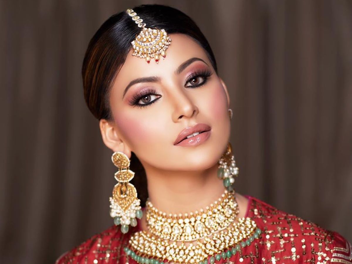 Urvashi Rautela to wear Rs 55 lakh designer sari for cousin's wedding?