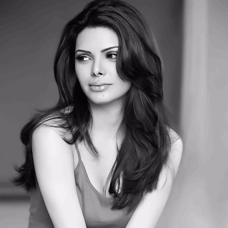 Sherlyn Chopra wishes Happy Gandhi Jayanthi, says My religion is based on  truth and non-violence