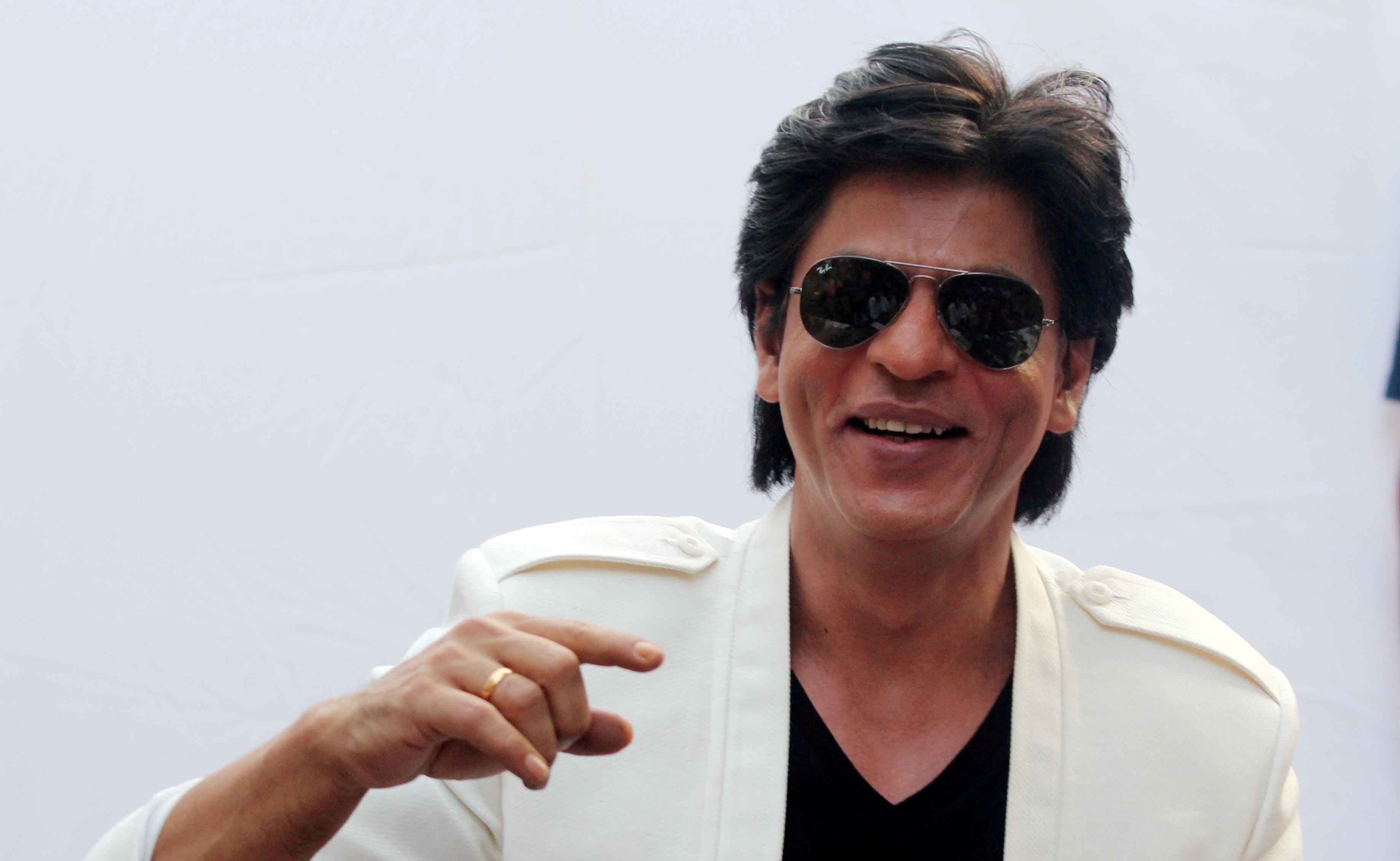 Sanjay Dutt Vs Akshay Kumar Vs Shah Rukh Khan: Who Donned The 90's Hairstyle  Better? FAN BATTLE