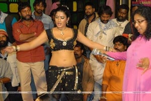 Kuberulu Item Song - On The Sets