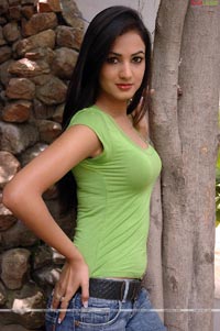 Sonal Chauhan Photo gallery/Wallpapers